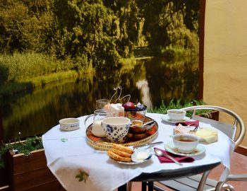 Breakfast-in-the-courtyard